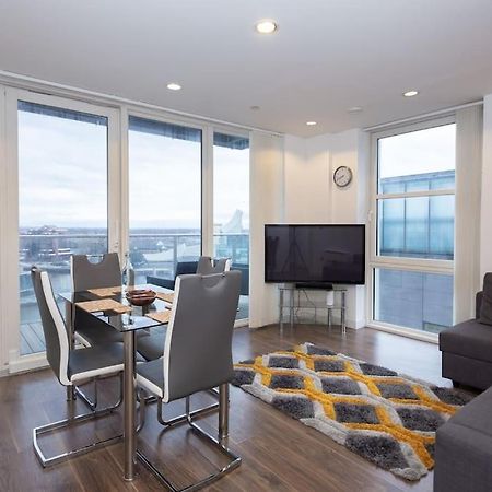 Stylish Mediacity 2Bed, Sleeps 6, Amazing Views مانشستر المظهر الخارجي الصورة