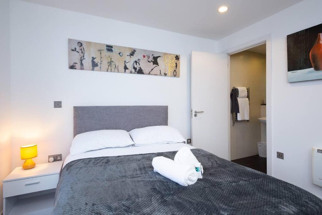 Stylish Mediacity 2Bed, Sleeps 6, Amazing Views مانشستر المظهر الخارجي الصورة
