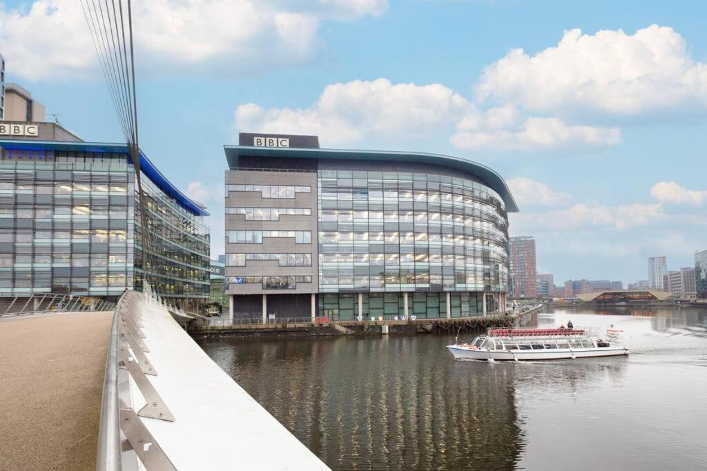 Stylish Mediacity 2Bed, Sleeps 6, Amazing Views مانشستر المظهر الخارجي الصورة