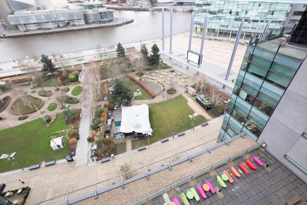 Stylish Mediacity 2Bed, Sleeps 6, Amazing Views مانشستر المظهر الخارجي الصورة