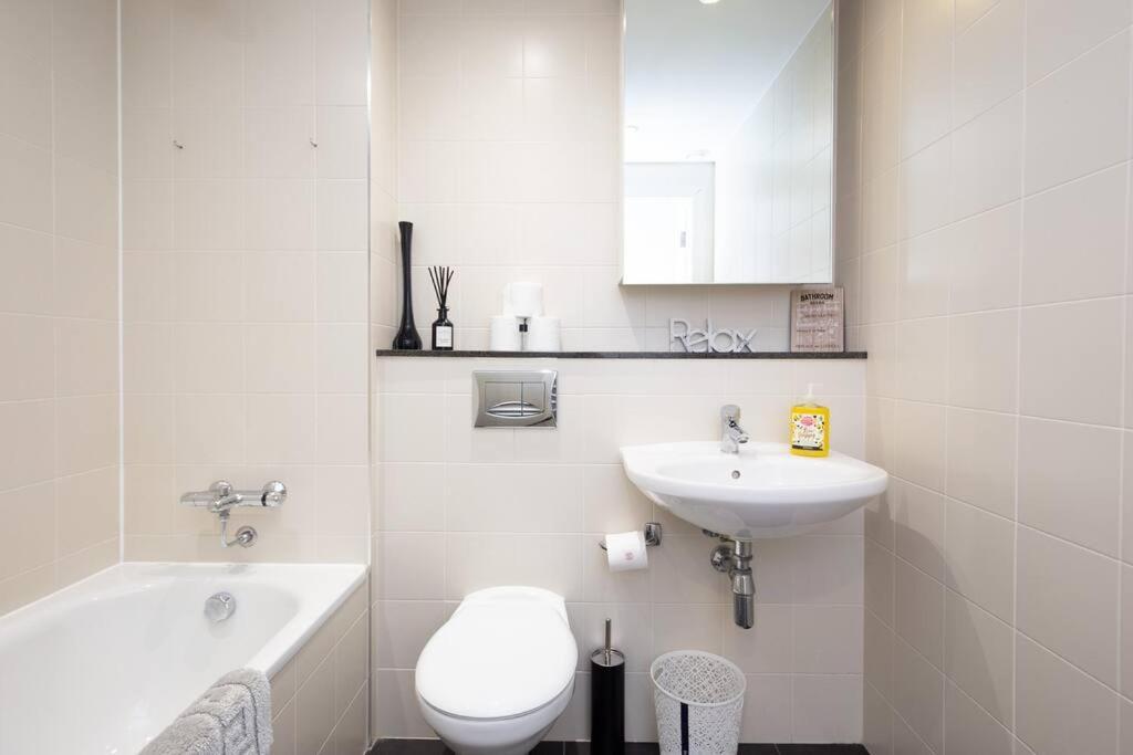 Stylish Mediacity 2Bed, Sleeps 6, Amazing Views مانشستر المظهر الخارجي الصورة