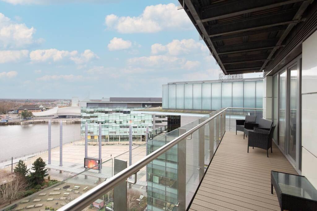 Stylish Mediacity 2Bed, Sleeps 6, Amazing Views مانشستر المظهر الخارجي الصورة
