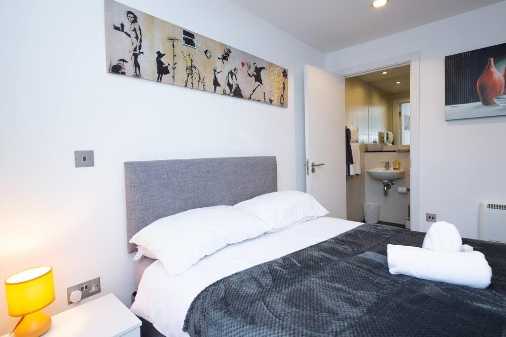 Stylish Mediacity 2Bed, Sleeps 6, Amazing Views مانشستر المظهر الخارجي الصورة