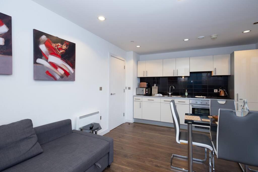 Stylish Mediacity 2Bed, Sleeps 6, Amazing Views مانشستر المظهر الخارجي الصورة