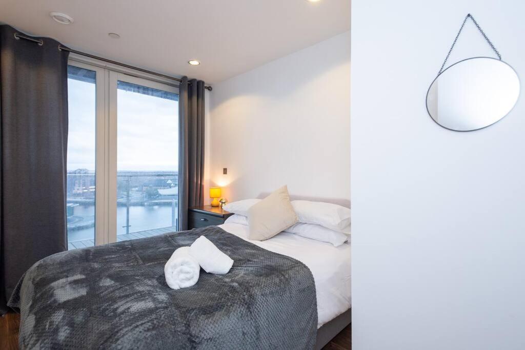 Stylish Mediacity 2Bed, Sleeps 6, Amazing Views مانشستر المظهر الخارجي الصورة