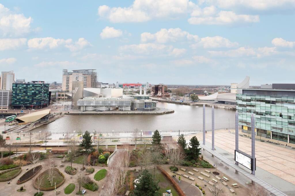 Stylish Mediacity 2Bed, Sleeps 6, Amazing Views مانشستر المظهر الخارجي الصورة
